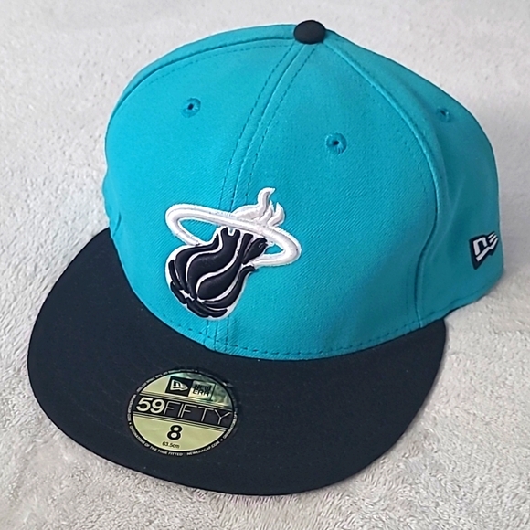 New Era 59FIFTY Miami Heat Fitted Hat Size 8 Teal Black NBA Cap Streetwear Rare - Picture 4 of 10